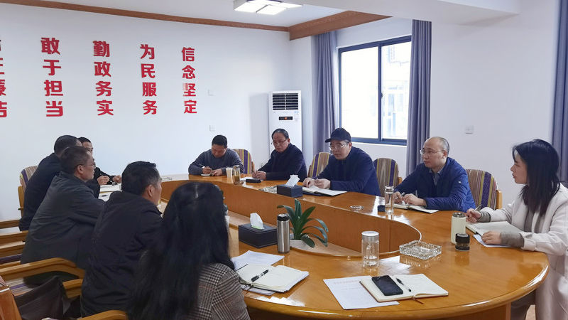 座谈会现场座谈会上,勘基七公司经理郭昌宏向调研组介绍了该公司基本